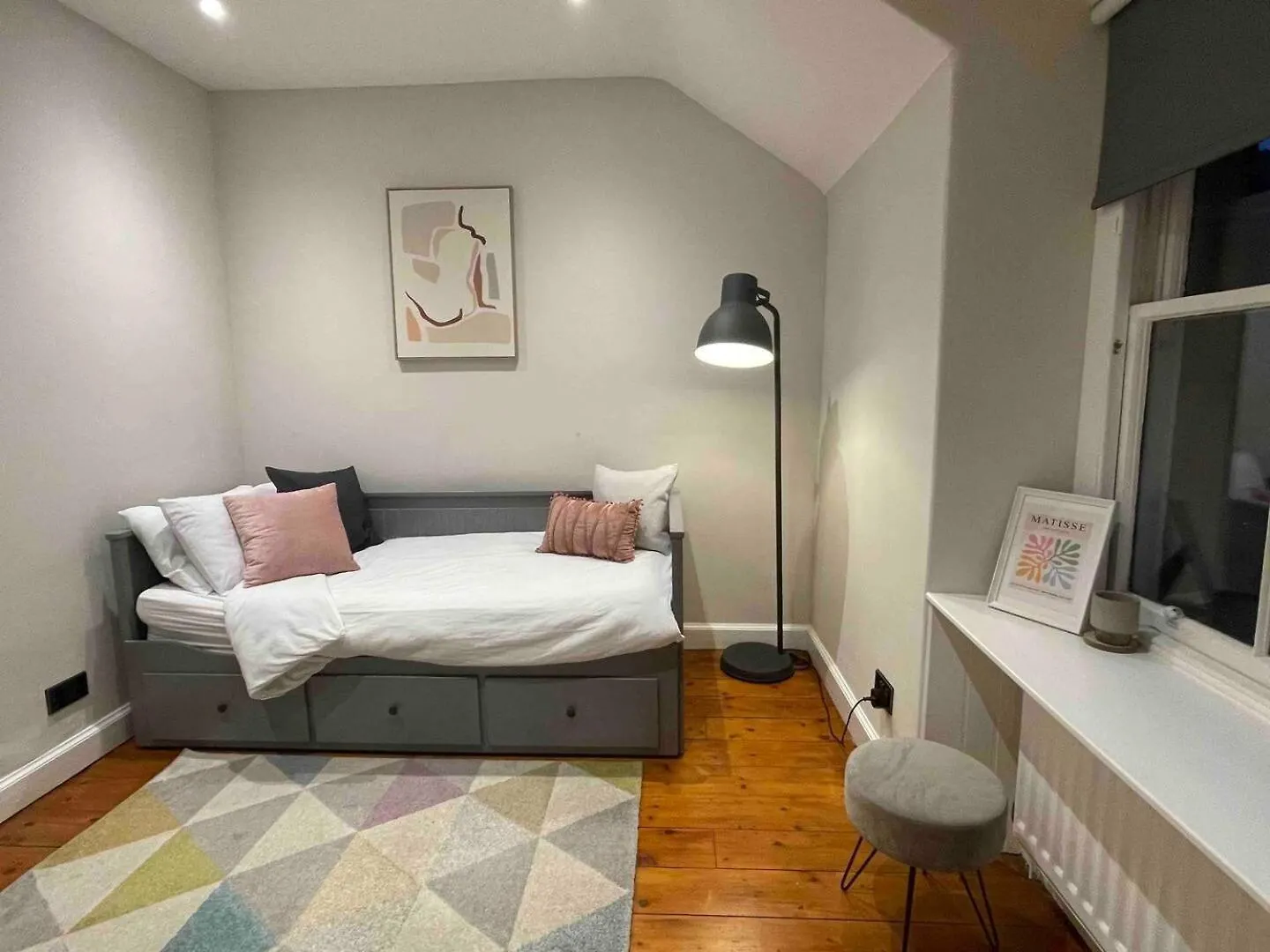 3 Bedroom Apartment West End For Booking First Meessage Me See Pics Edinburgh United Kingdom