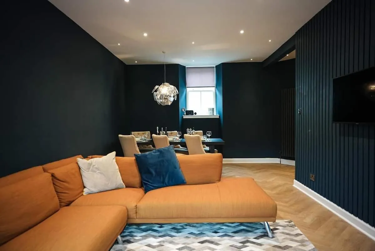 3 Bedroom Apartment West End For Booking First Meessage Me See Pics Edinburgh 0*,  United Kingdom