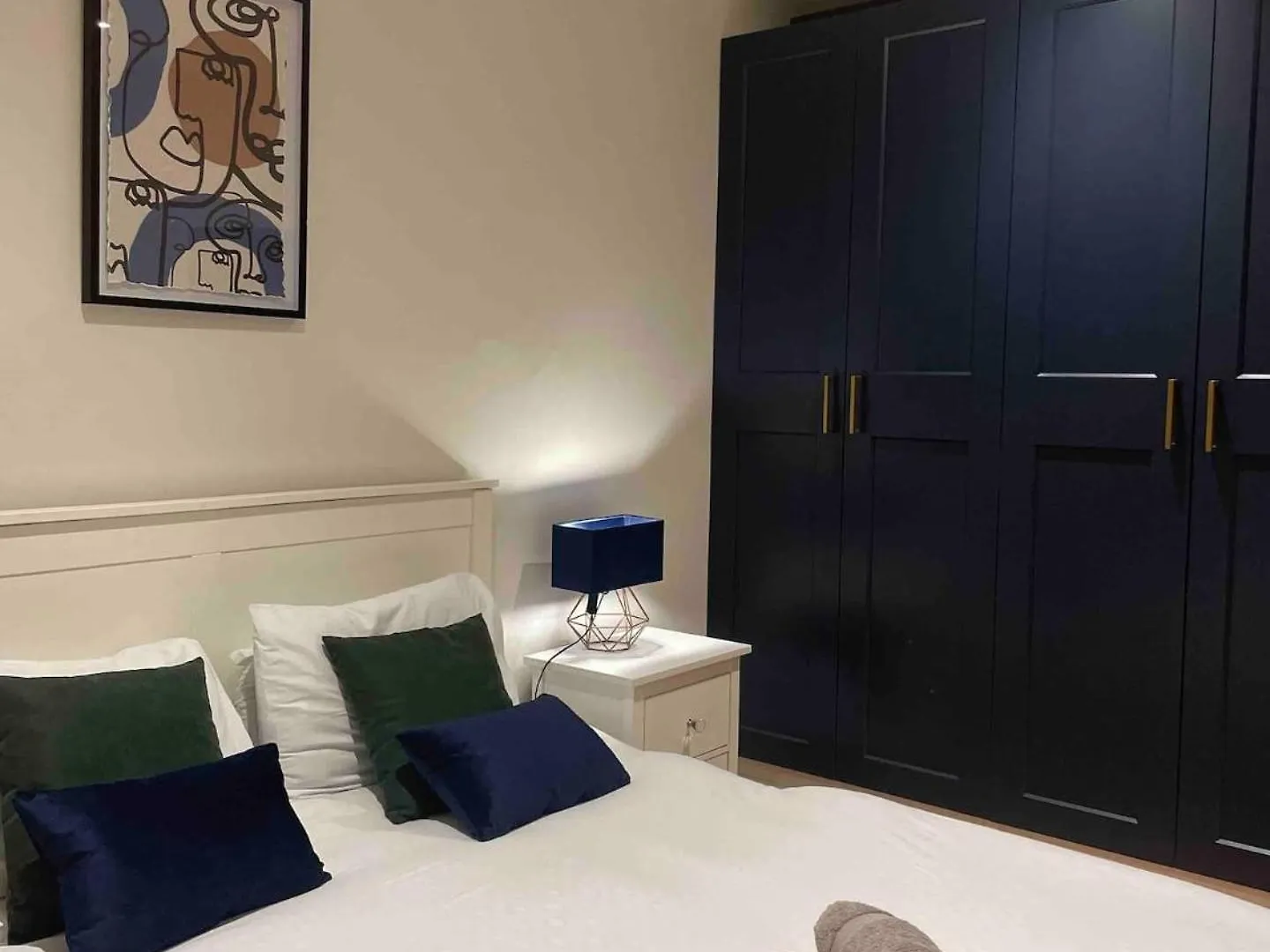 3 Bedroom Apartment West End For Booking First Meessage Me See Pics Edinburgh