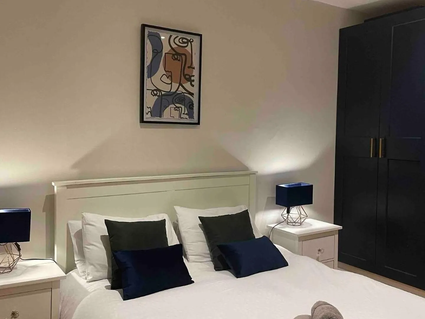 3 Bedroom Apartment West End For Booking First Meessage Me See Pics Edinburgh